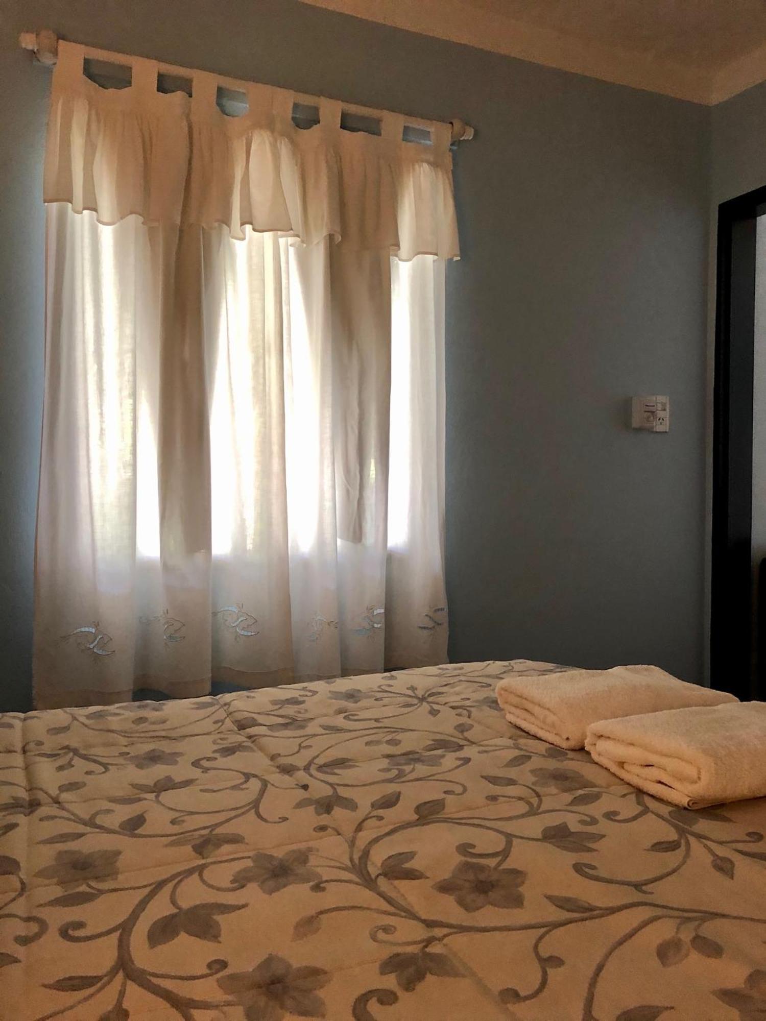 Hosteria Isabel Departamentos Y Habitaciones Con Bano Privado Las Grutas Rum bild
