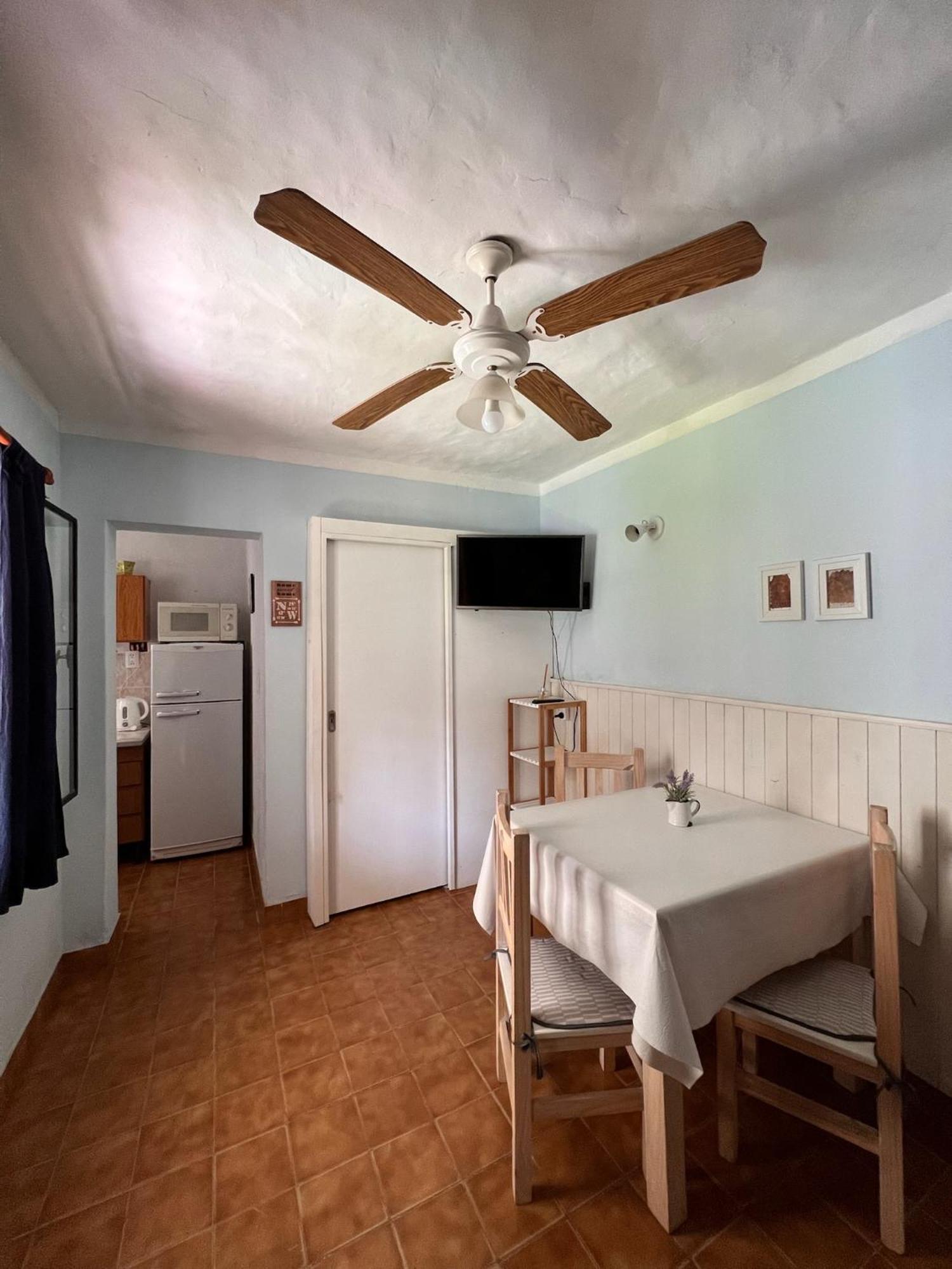 Hosteria Isabel Departamentos Y Habitaciones Con Bano Privado Las Grutas Rum bild