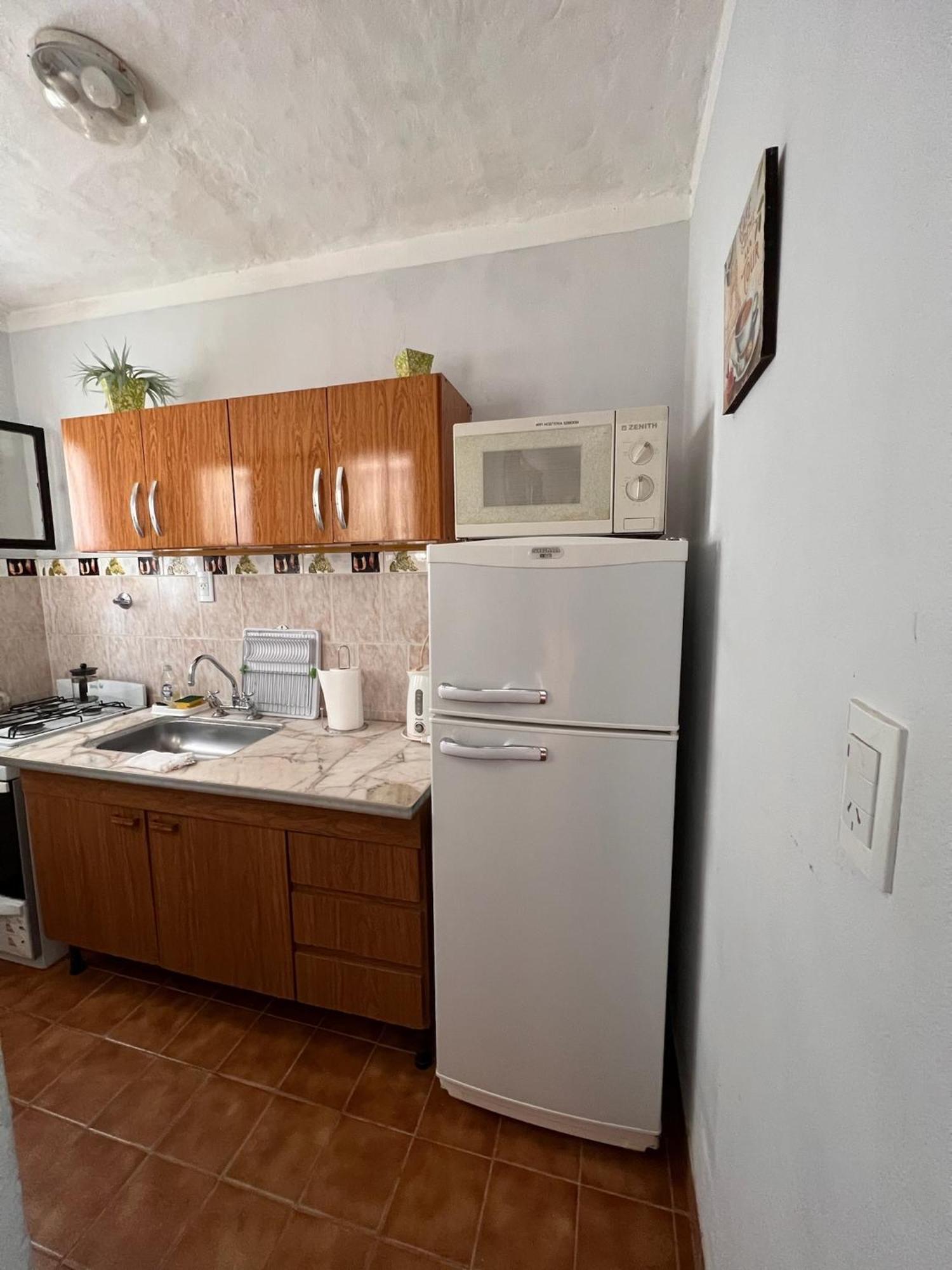 Hosteria Isabel Departamentos Y Habitaciones Con Bano Privado Las Grutas Rum bild